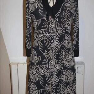 Chic Black and White Leaf Pattern Dress